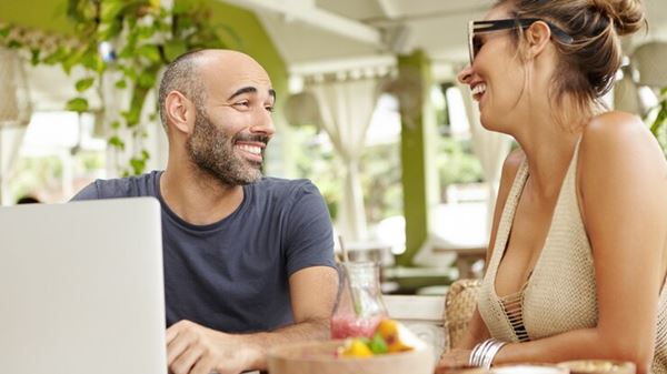 Paixão no trabalho pode desestabilizar, mas é possível preservar seu casamento com autoconhecimento. Veja como se afastar da tentação.